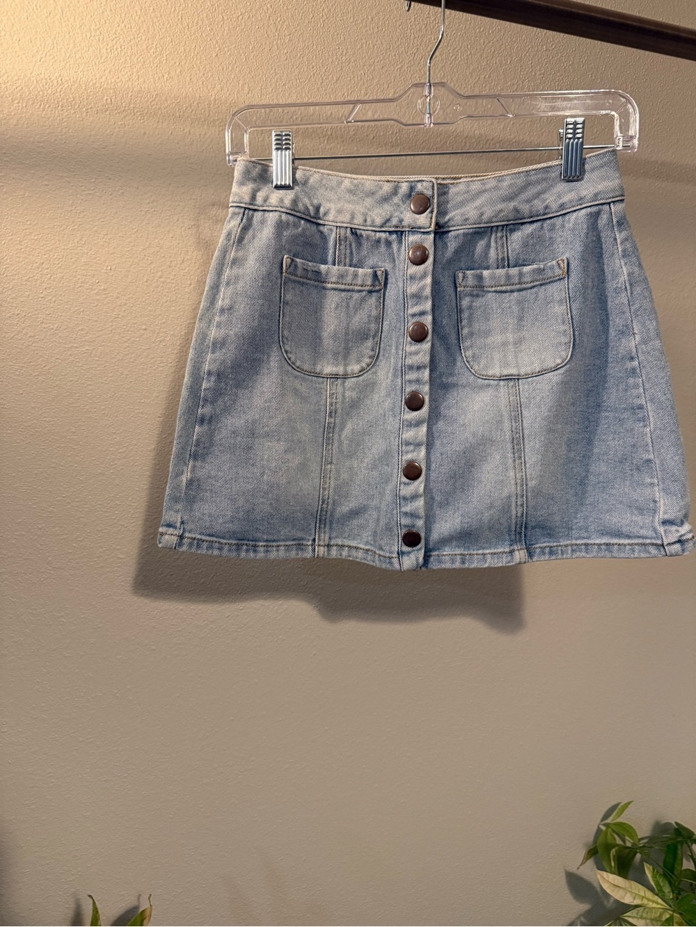 Melville Light Wash Button Front Denim Mini Skirt ✨